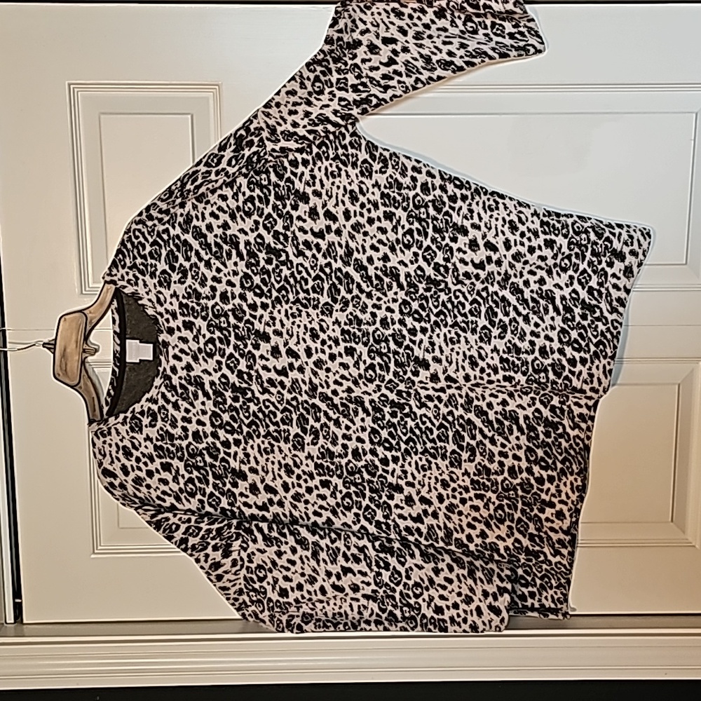 Chico's animal print top, bell sleeve size 3 like new